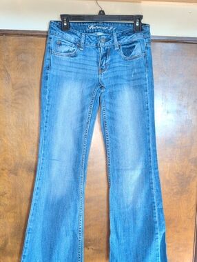 Forever 21 Medium Blue Flared Jeans Size 26